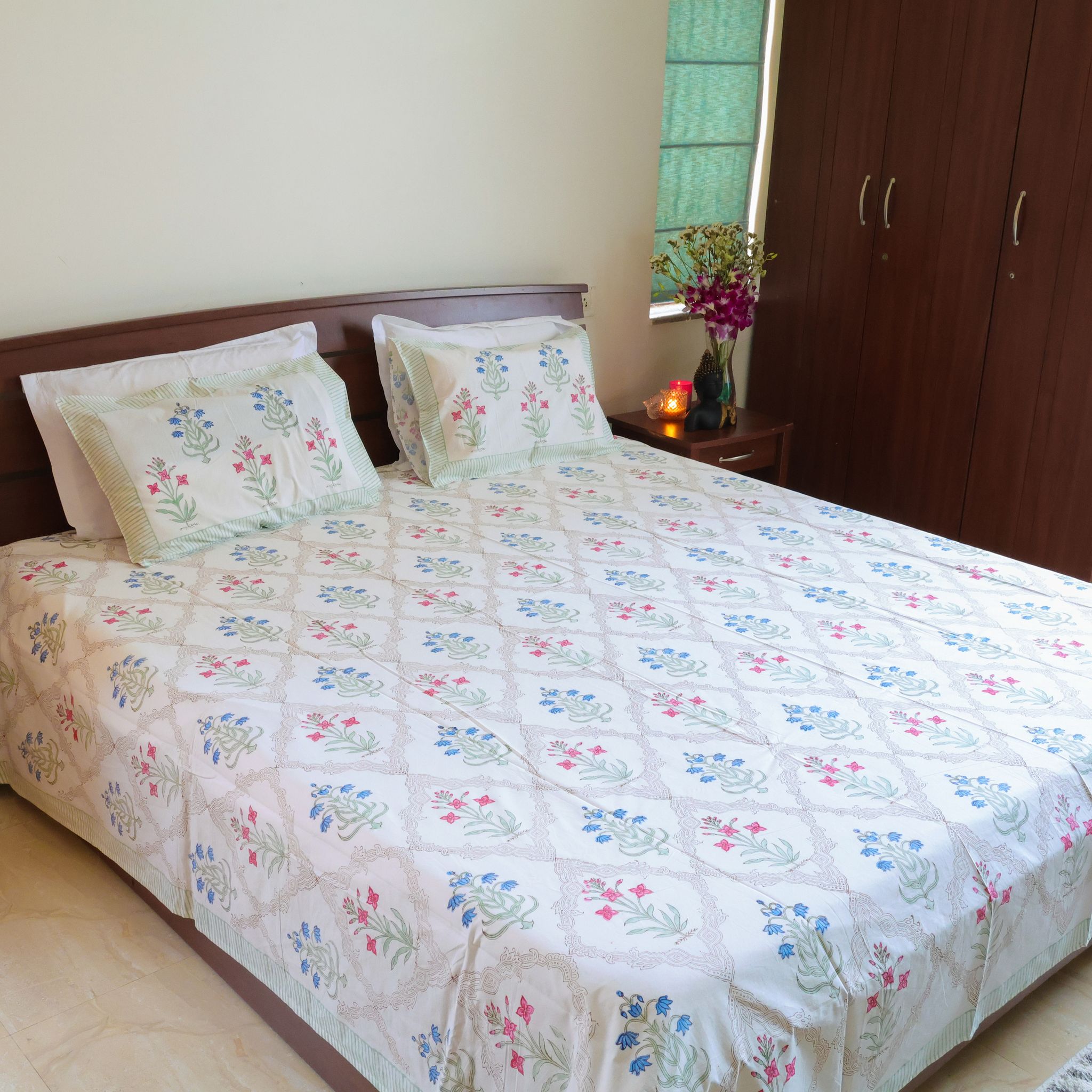 Jaal Print White and Blue
