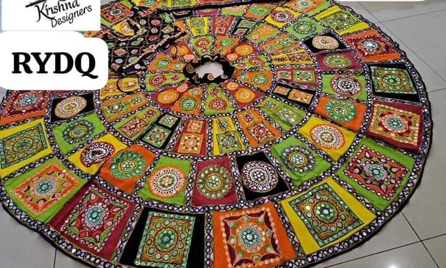 Chaniya Choli-Swart Met Multi